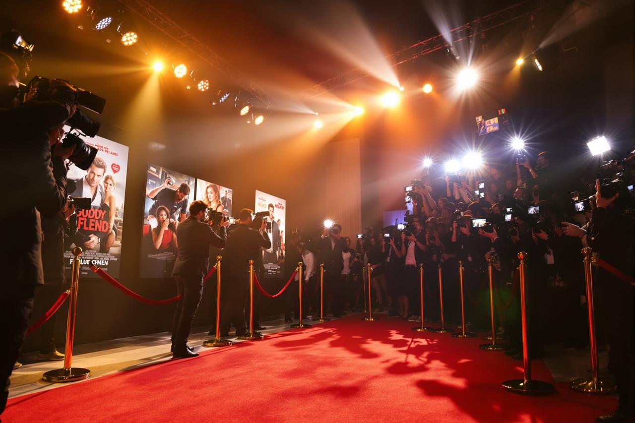 高清视频观看资讯 - 《深海奇航》票房突破20亿，导演透露续集计划